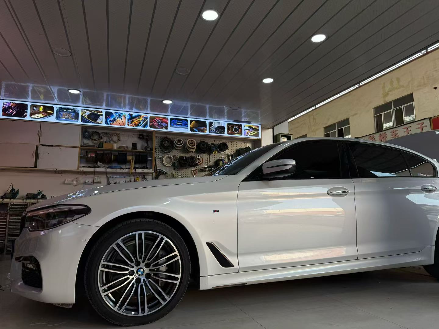 【宝马 530】音响升级黄金声学 JU1210PRO大功率功放 激活原车音质