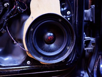 大众迈腾音响升级德高AU650C两分频喇叭，成就好声音